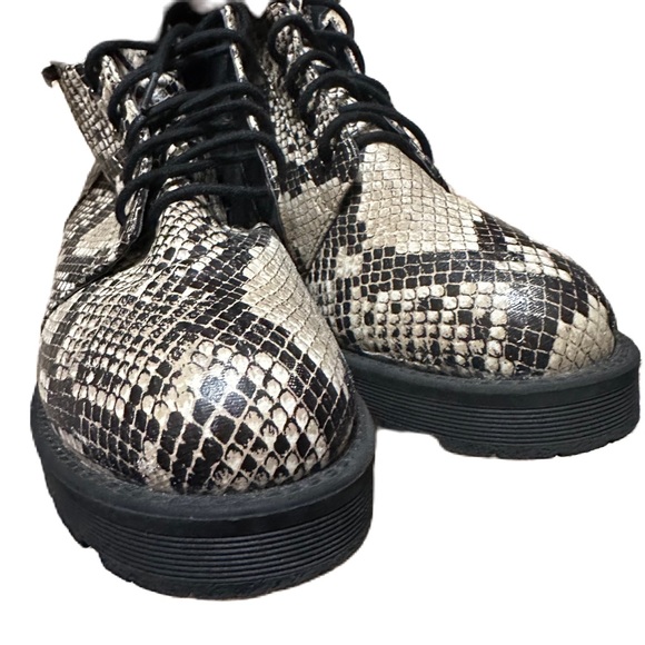 Mia women’s snake skin print combat boots - 7.5 - Picture 4 of 6
